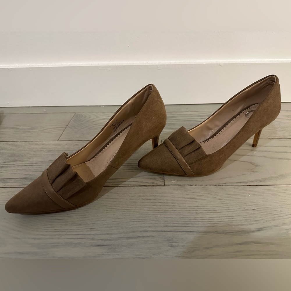 Journee Collection Marek Brown Pump